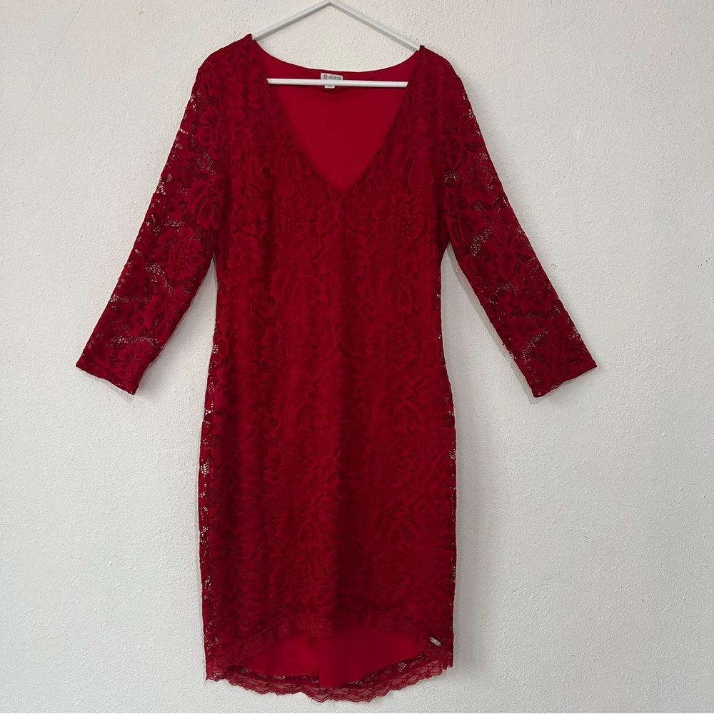 Guess Women Lace Red Dress with Metallic Brand Tag ( Guess) V-Neck 3/4 Sleeves - Picture 12 of 15